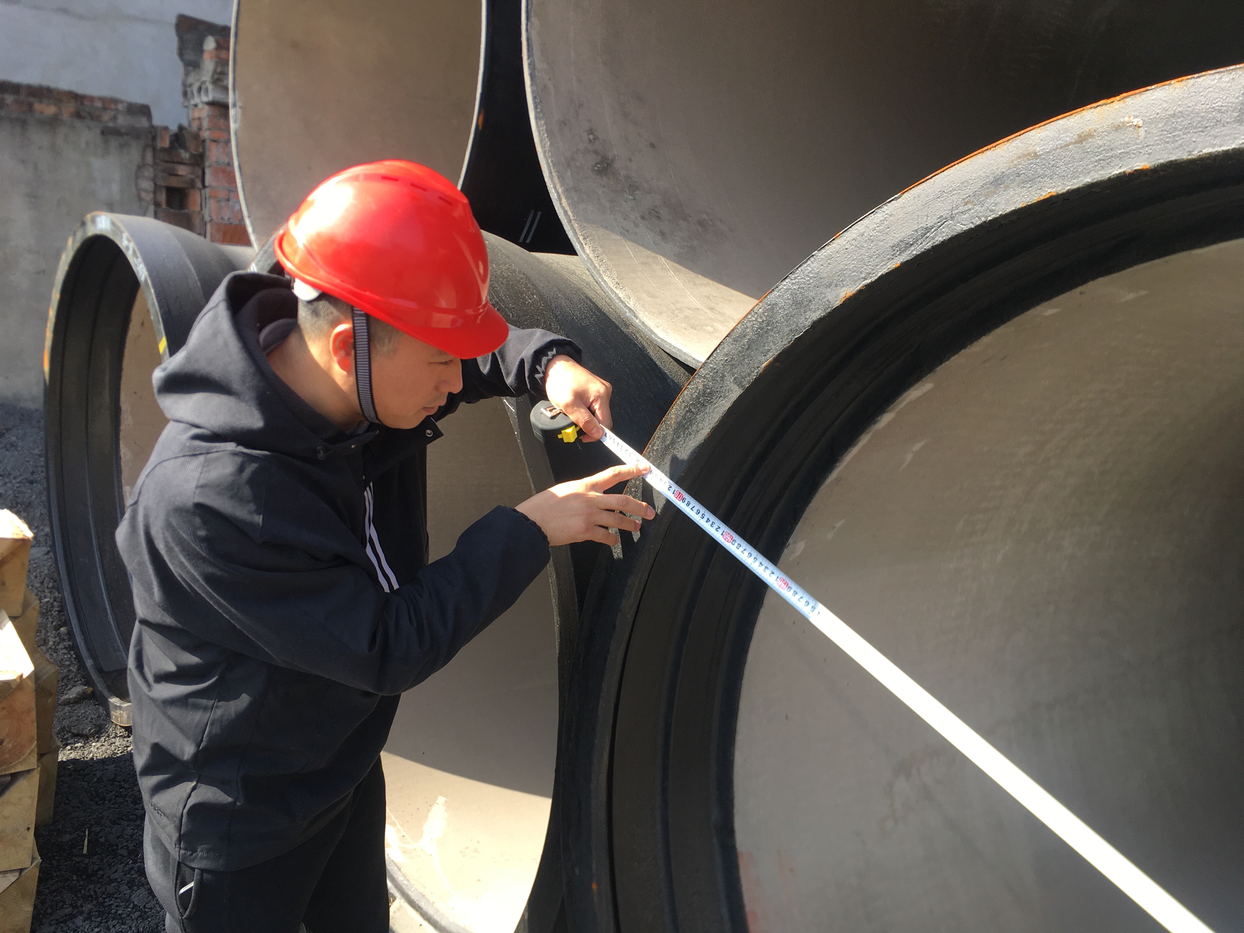 向堅(jiān)守崗位者點(diǎn)贊致敬